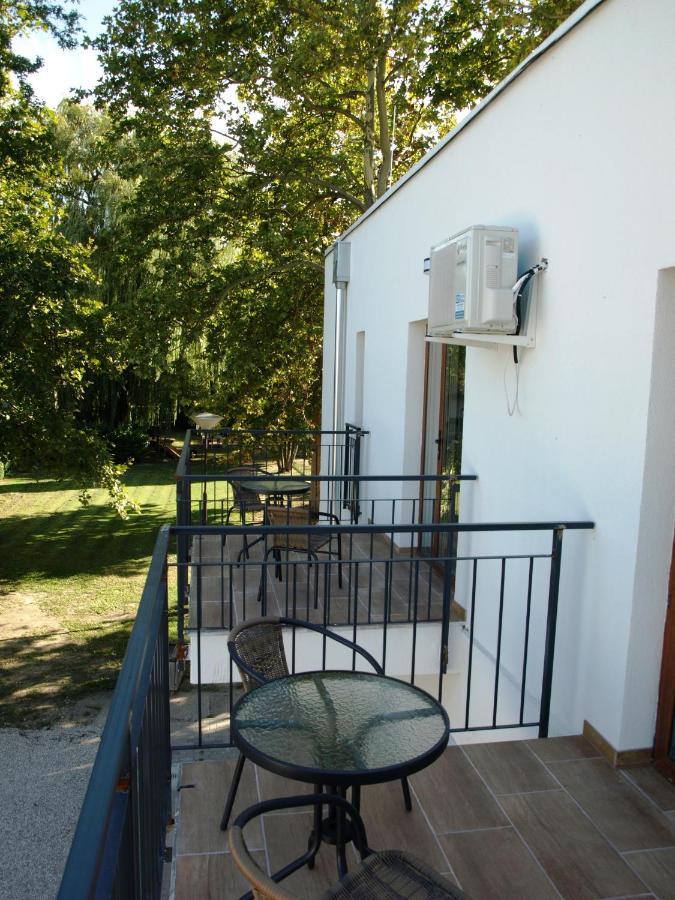 Bed and Breakfast Garden Club Panzio Balatonmáriafürdő Esterno foto