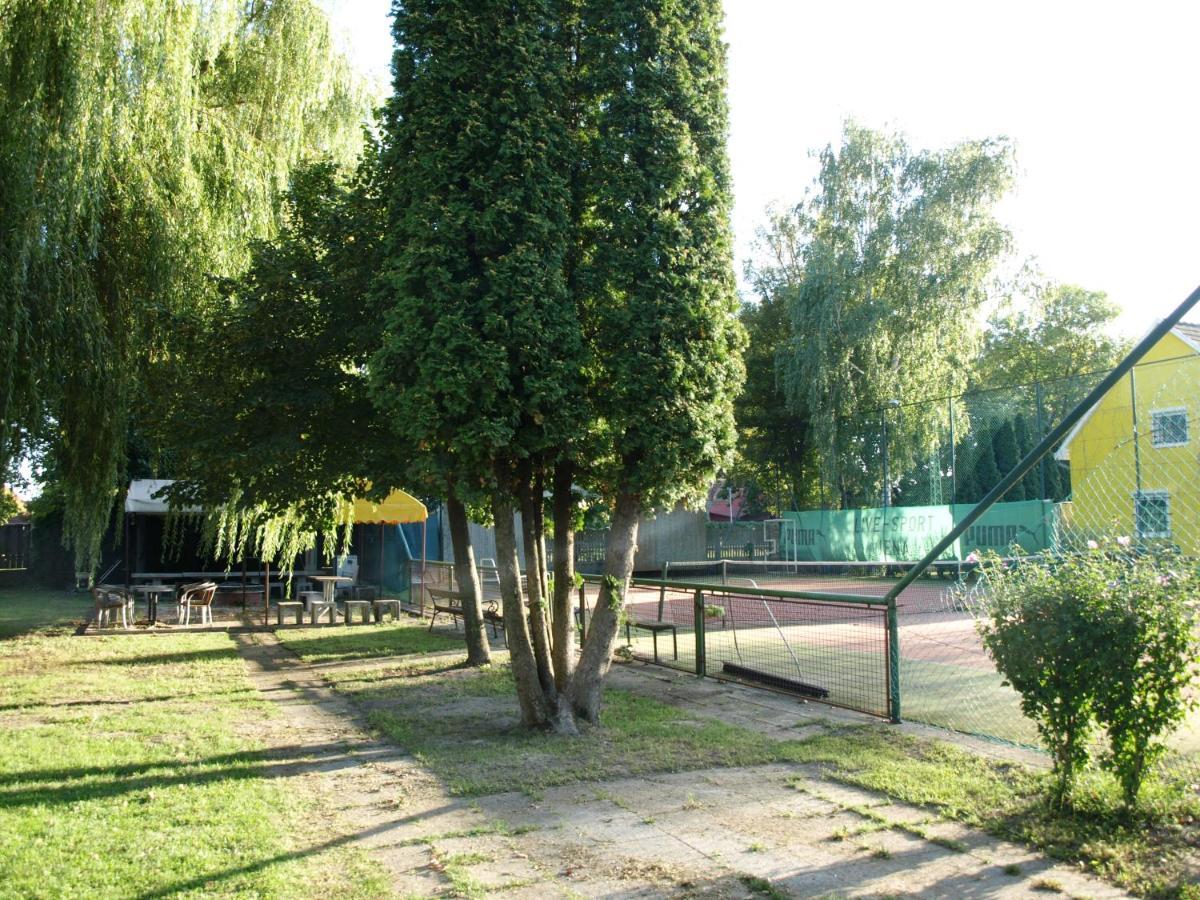 Bed and Breakfast Garden Club Panzio Balatonmáriafürdő Esterno foto